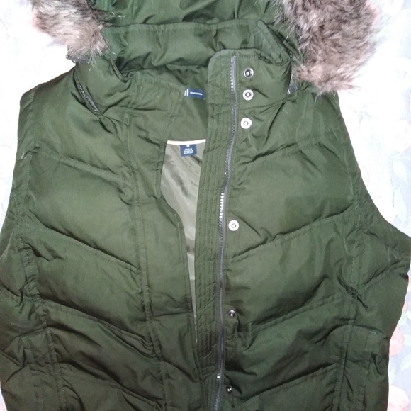 GAP Jackets & Blazers - GAP HOODED WOMENS GOOSE VEST GREEN SIZE MEDIUM